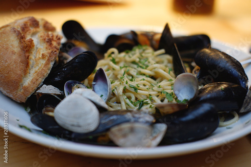 spaghetti with mussels