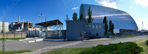 Fényképezés Sarcofago in acciaio per il reattore n. 4 di Chernobyl
