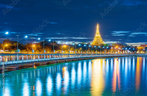 Fotografi In Khon kaen twilight time at Bueng Kaen nakhon with Wat Phra Mahathat Kaen Nakhon, travel concept, lifestyle with copy space