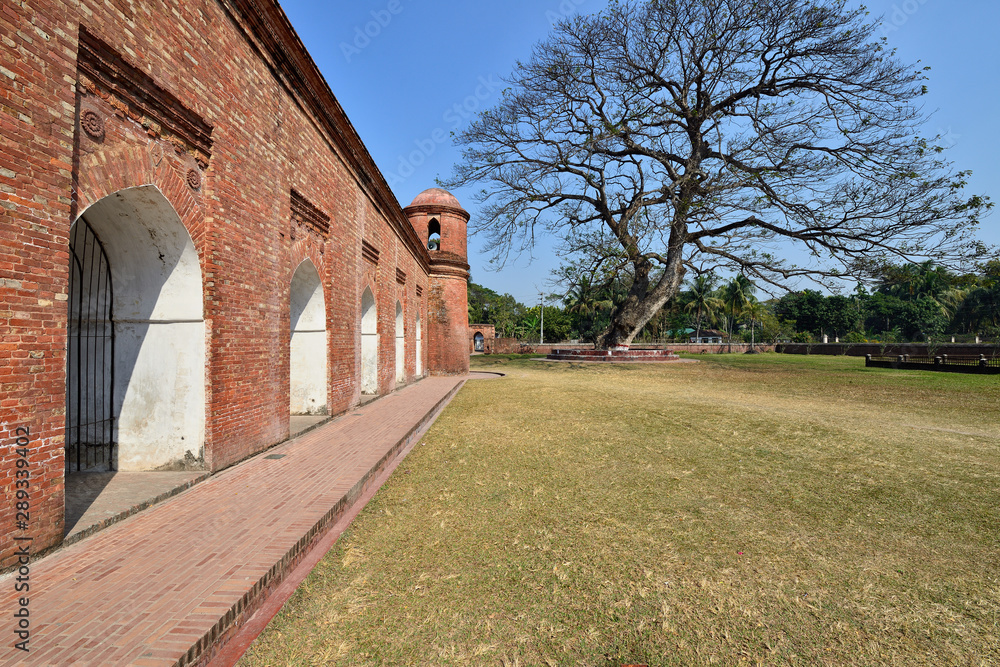 Fototapeta premium Sixty Dome Mosque of Bagerhat