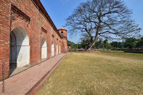 Sixty Dome Mosque of Bagerhat © Rafal Cichawa