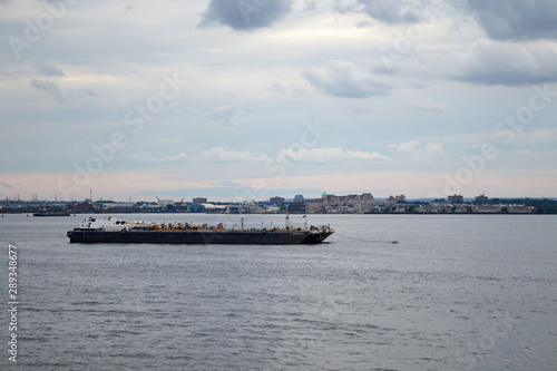 Ship in the sea © Alberto