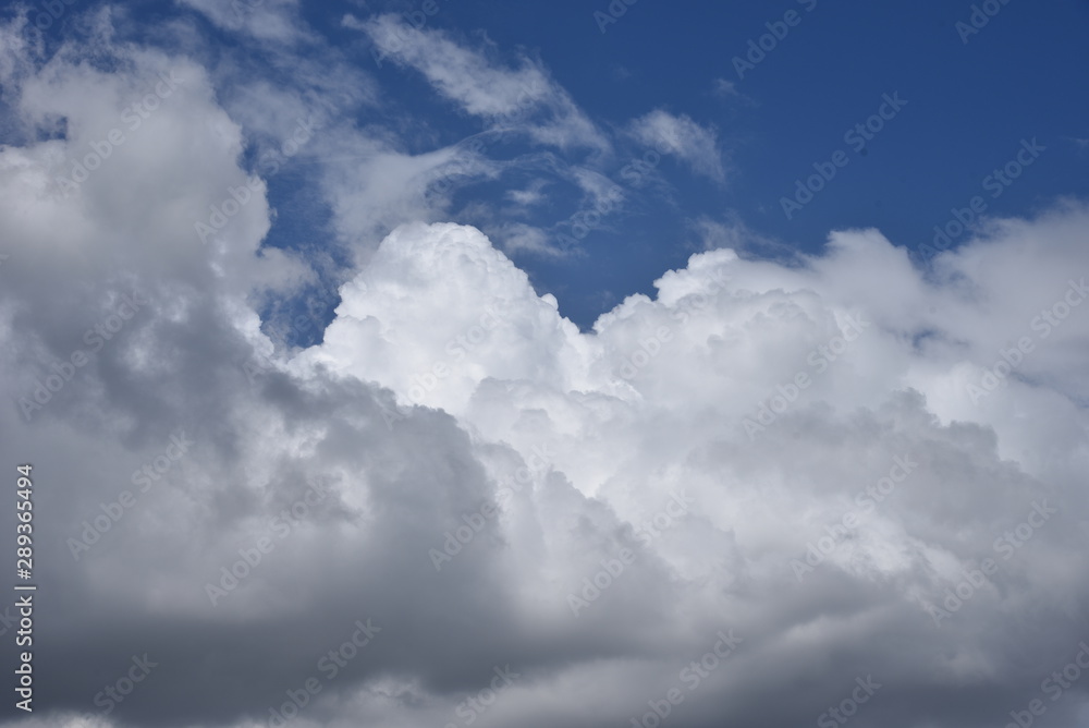 Fototapeta premium The blue sky and white clouds in September.