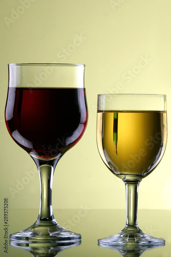 glass of red wine and white wine