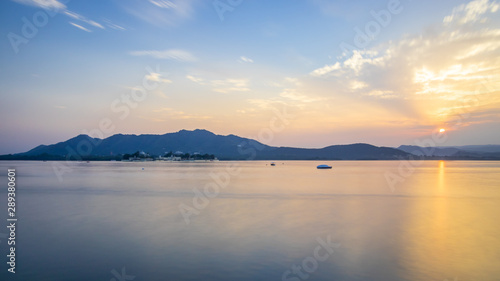 View on the mountain from Udaipur in India © Antoine