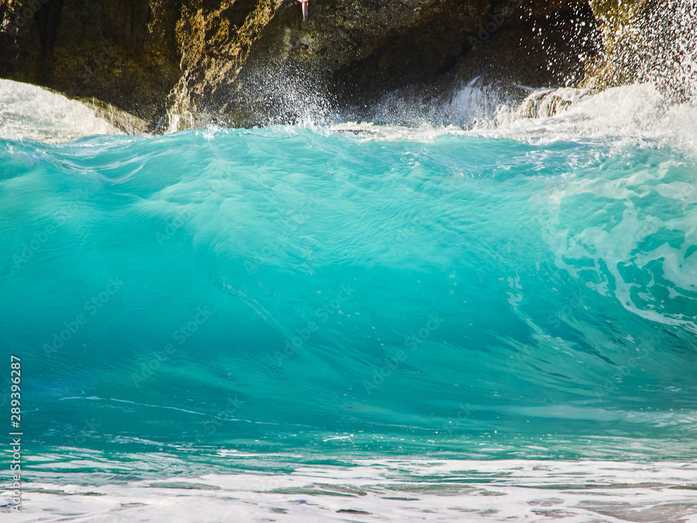 Obraz premium Closeup turquoise wave of the atlantic ocean.