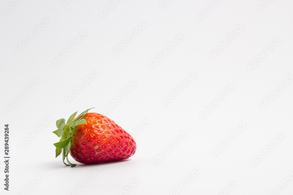 Obraz premium Strawberry isolated on white background
