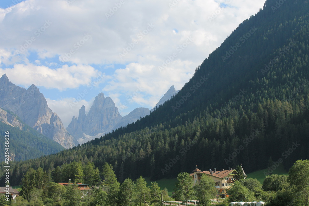 Die Sextener Dolomiten kommen in Sicht