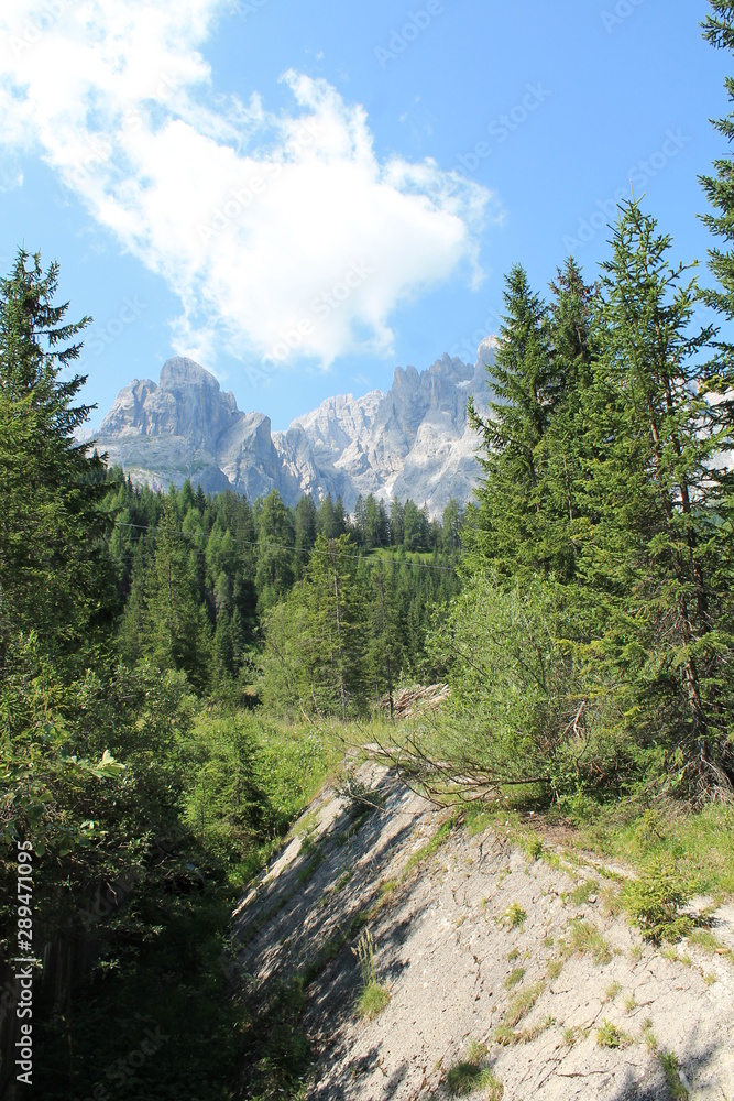 Fototapeta premium Wandern in den Dolomiten
