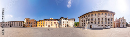 Beautiful building of University on Piazza dei Cavalieri (Palazzo della Carovana) decorated with sgraffiti and sculptures of Grand Dukes of Tuscany. The statue depicts Cosimo I de' Medici. Pisa © travelview