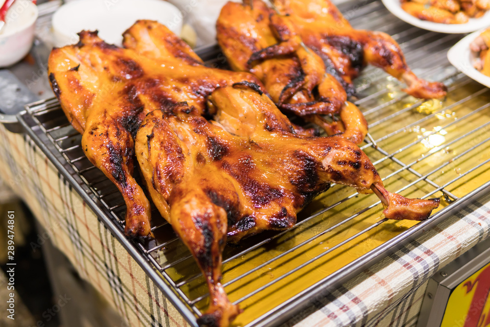 Naklejka premium Grilled chicken in the market.