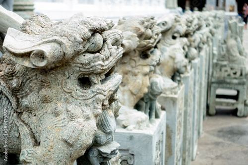 Closw up chinese lion statue photo