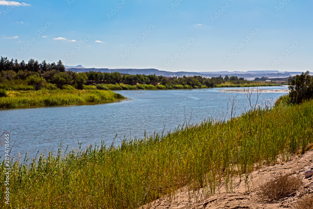 Lush Orange River in arid Northern Cape
