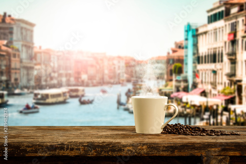 Fototapeta Naklejka Na Ścianę i Meble -  Fresh hot italy coffee and blurred background of city 