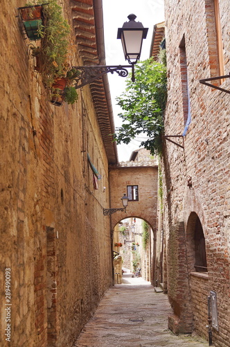 Fototapeta Naklejka Na Ścianę i Meble -  Typical street of Colle Val d'Elsa, Tuscany, Italy