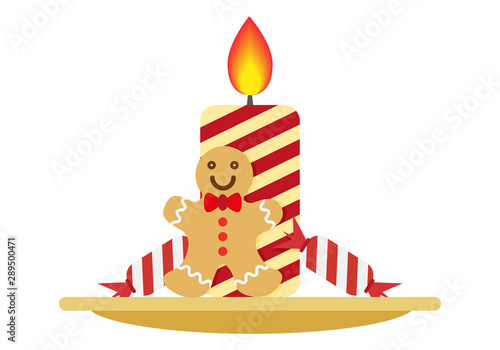 Ornamentación navideña con galleta, caramelos y una vela.