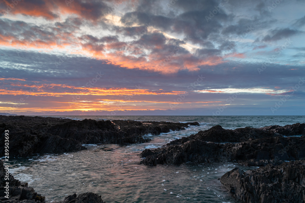 Obraz premium Westward Ho seascape at sunset in north devon
