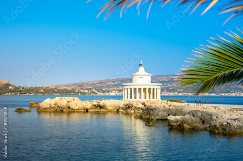 Oszałamiająco widok latarnia morska święty Theodore w Kefalonia wyspie, Grecja