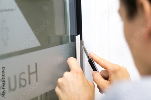 Folie schneiden / Fensterfolie / Werbetechnik