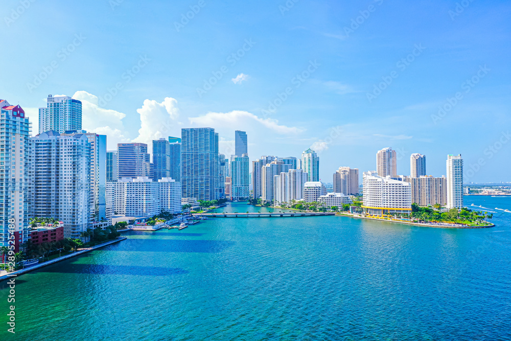 Naklejka premium Miami Downtown Brickell Skyline Florida