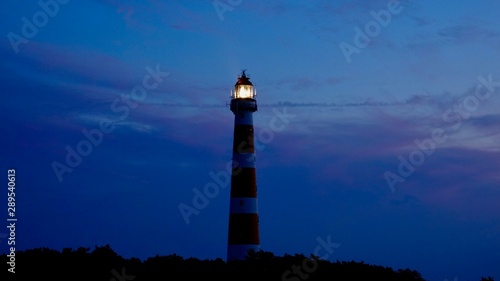 Leuchtturm an der Nordsee bei Sonnenuntergang