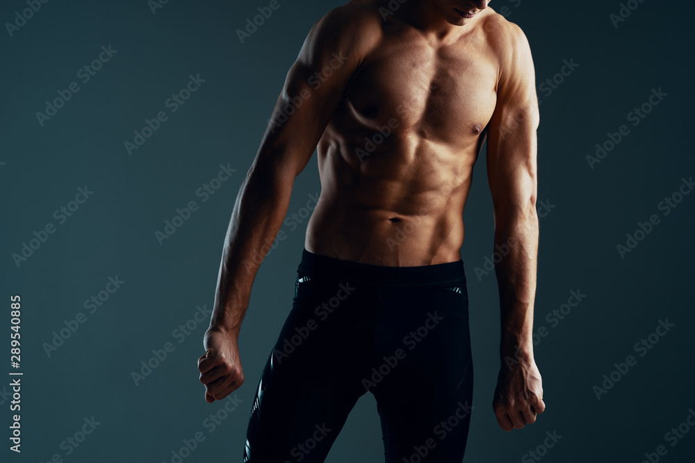 Fototapeta premium portret muskularnego mężczyzny