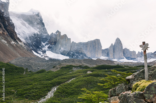 Fotografija Vista view of mountain terrain with river, forest, and glacier, with wooden trai