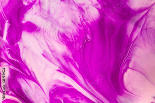 Płynne jasne tło w odcieniach fioletu i fioletu. Abstrakcyjny obraz tła.