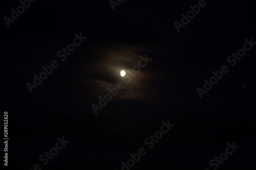 Obraz na płótnie Half moon in mist and Jupiter w salonie