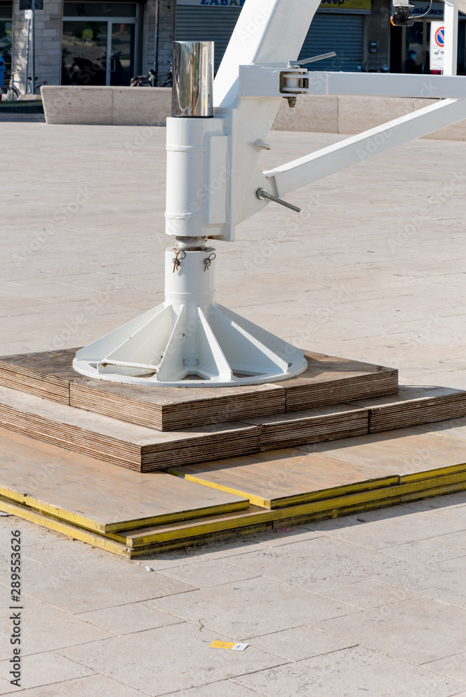 Support foot in metal structure Support foot in metal structure