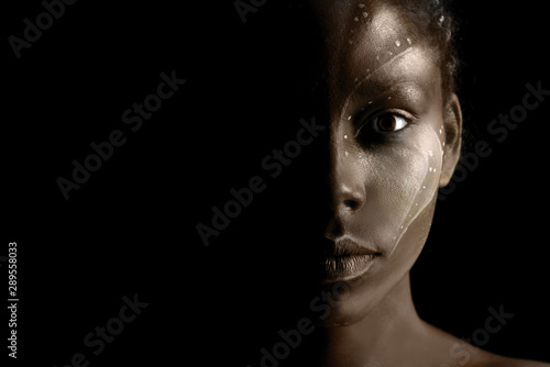 Obraz na plátně Art photo of Africal woman with tribal ethnic paintings on her face