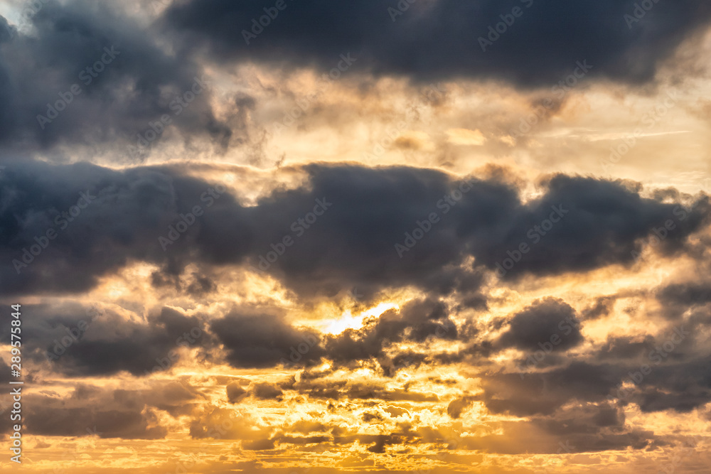Obraz premium Mystical sky at sunset. The sky before the storm.
