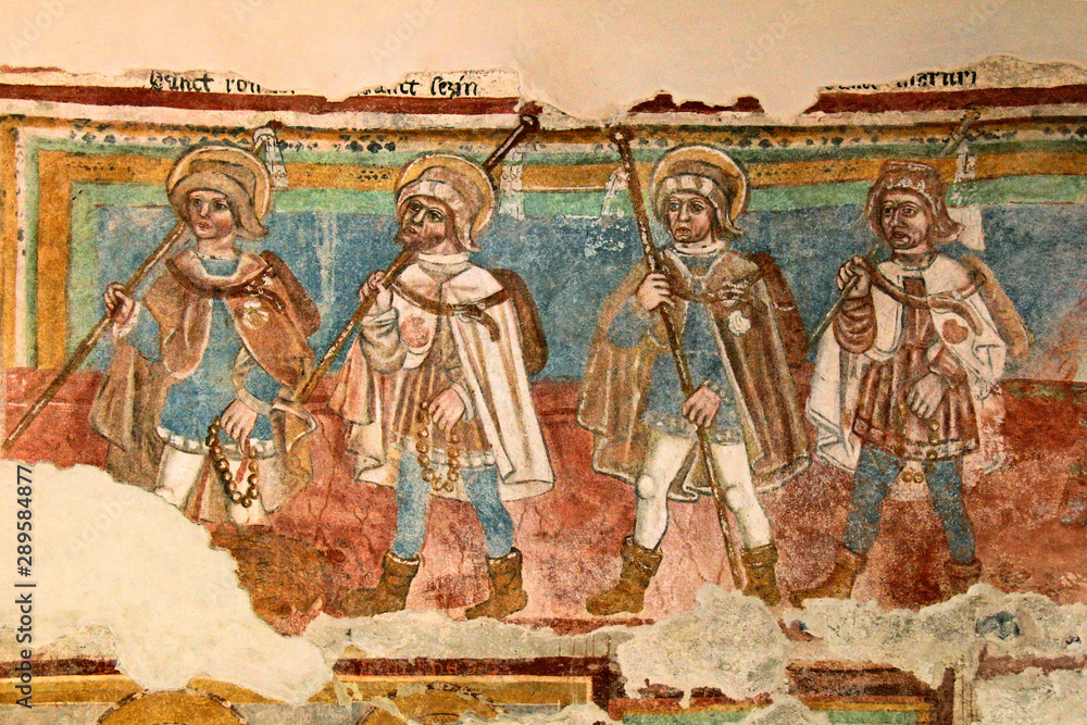 i Santi Alessandro, Sisinio e Martirio e il Vescovo Vigilio in abiti da pellegrini; affresco nella chiesa di San Tommaso a Cles, Trentino