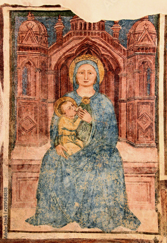 Madonna in trono che allatta; affresco nella chiesa di San Tommaso a Cles, Trentino