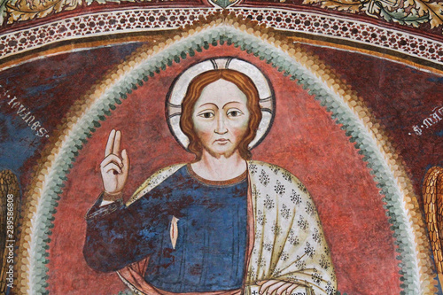 Cristo benedicente; affresco nella chiesa di San Vigilio a Cles, Trentino