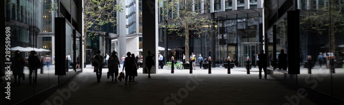 Canvas Print London panorama of commuters