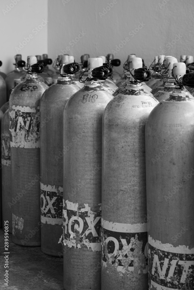 Naklejka premium Nitro scuba tanks, black and white