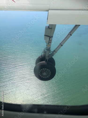 上空での飛行機のタイヤ
