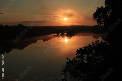 early morning sunrise at the James River © Siyano