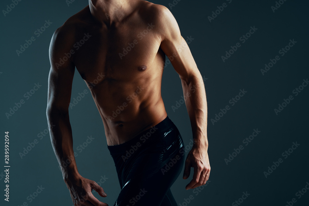 Fototapeta premium portret muskularnego mężczyzny