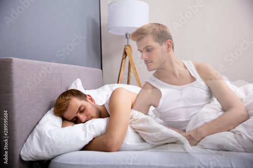 Obraz na plátne Soul Leaves Young Man Body