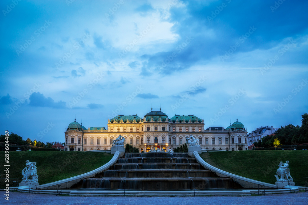 upper belvedere palace fountain at night
