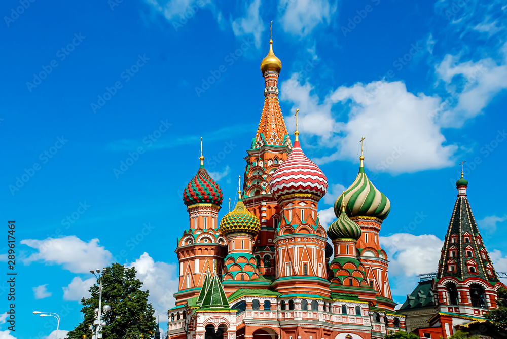 Fototapeta premium St Basil's cathedral on red square in Moscow