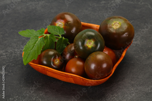 Fototapeta Naklejka Na Ścianę i Meble -  Black tomato -tasty fresh Kumato