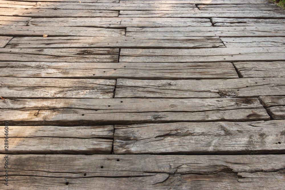 Holzbohlen als Bodenbelag Holzbohlen als Bodenbelag