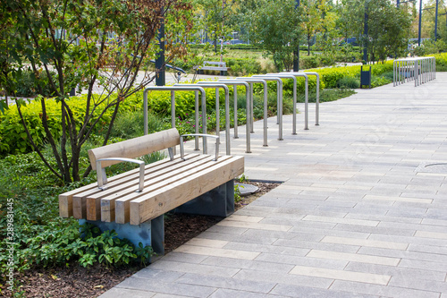 Obraz na płótnie Macro photo of a modern wooden bench in the city park