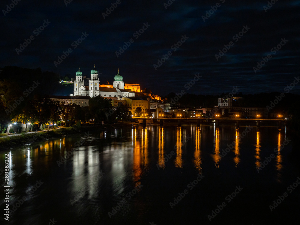 Passauer St. Stephan Dom bei Nacht