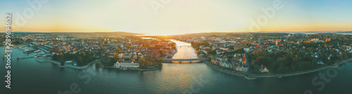 Sonnenuntergang über Konstanz am Bodensee