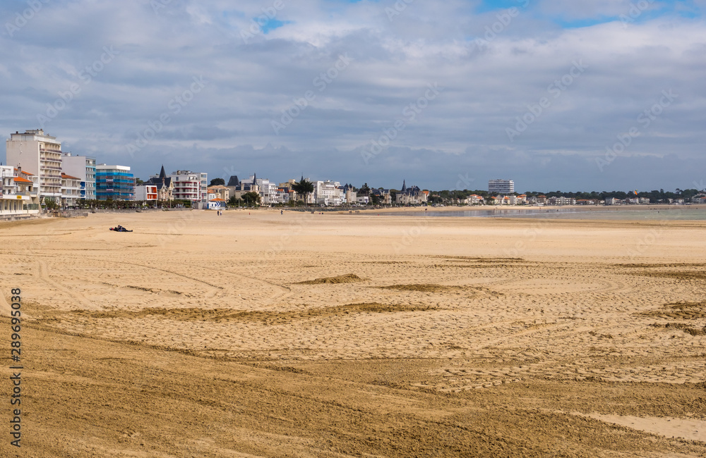 Obraz premium Plage de la Grande Conche of Royan. Royan is one of the main French Atlantic coastal resort towns
