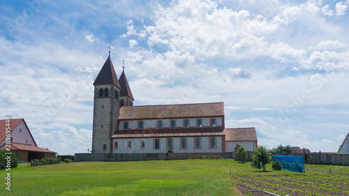 Blick auf die Basilika St. Peter und Paul auf der Insel Reichenau am Bodensee